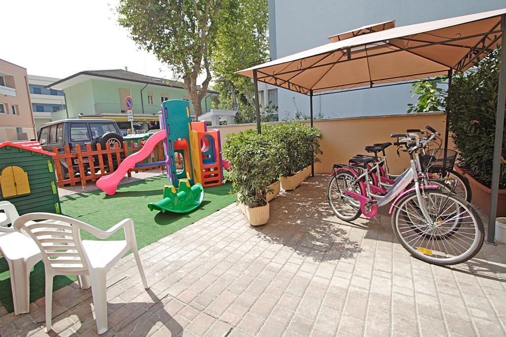 Hotel Giove Dipendenza Hotel Fiamma Cesenatico Exterior foto